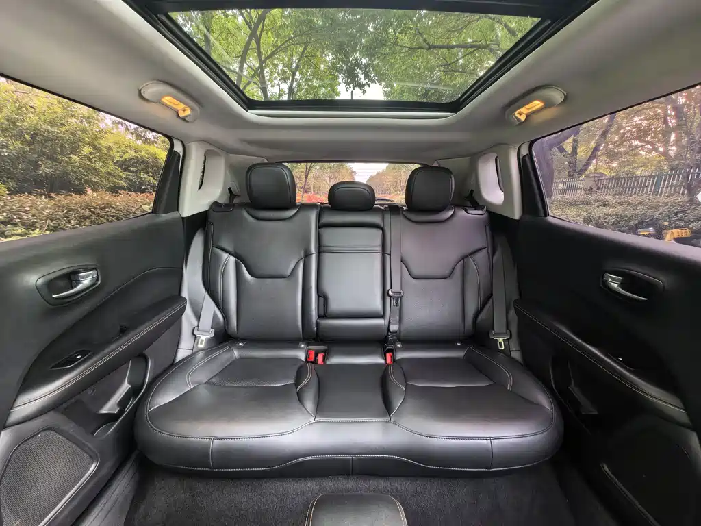 Jeep Compass 2018 — фото 29