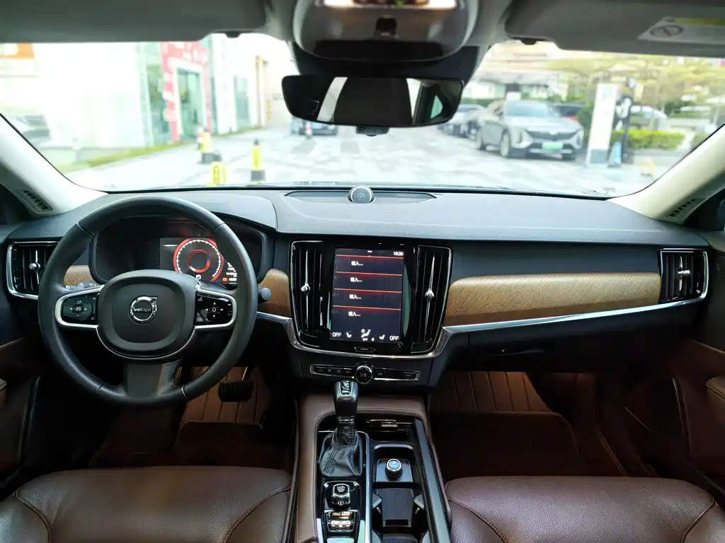 Volvo S90 2018 — фото 16