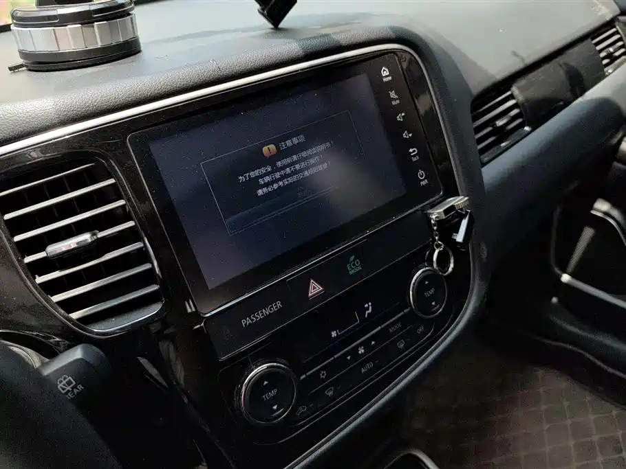 Mitsubishi Outlander 2017 — фото 13