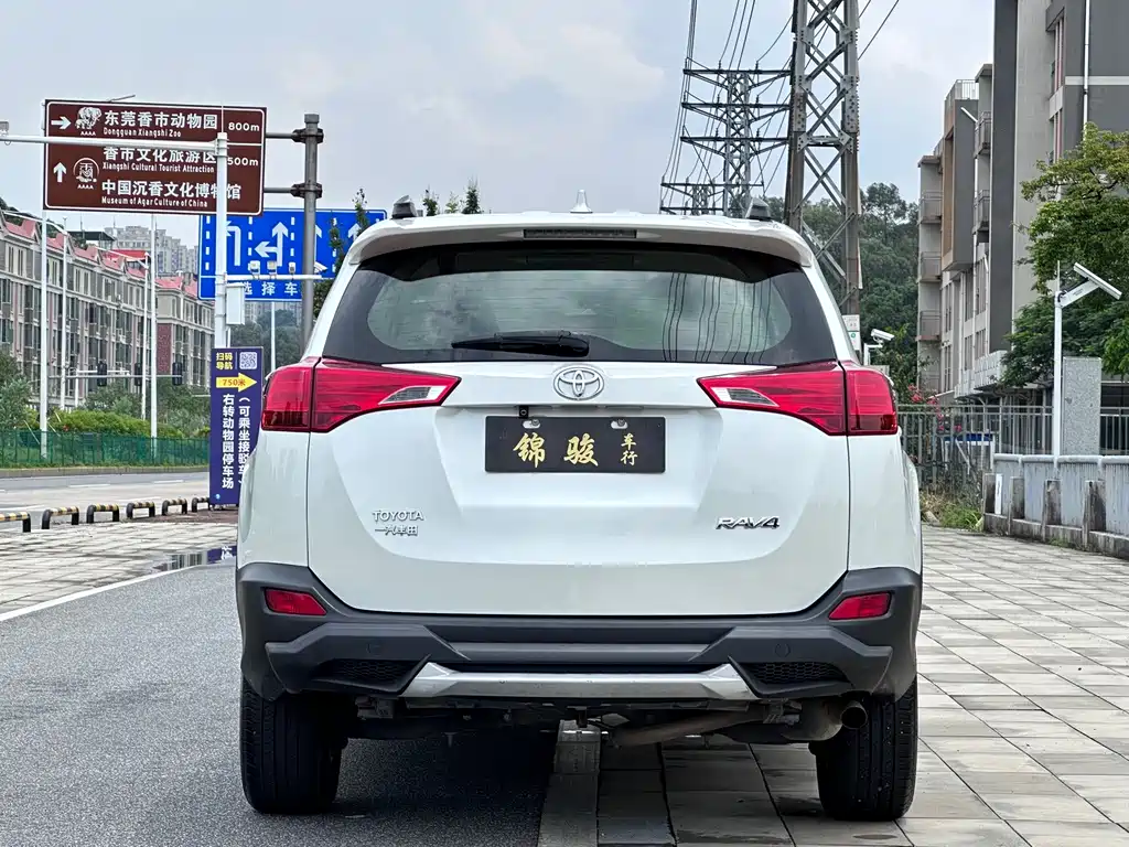 Toyota RAV4 2015 — фото 5