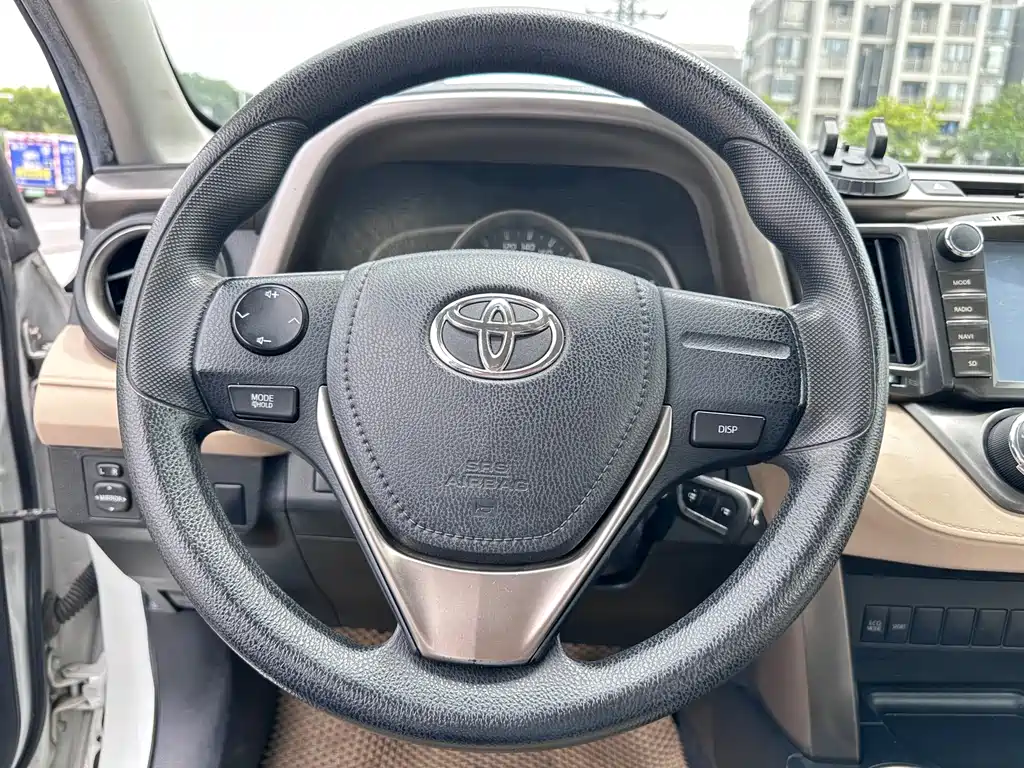 Toyota RAV4 2015 — фото 15