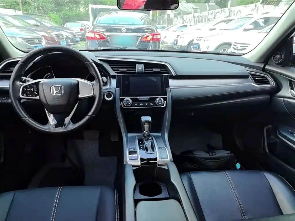 Honda Civic 2018 — фото 10