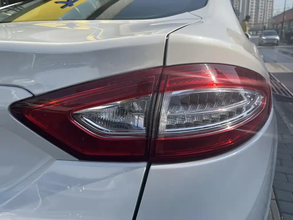 Ford Mondeo 2015 — фото 5