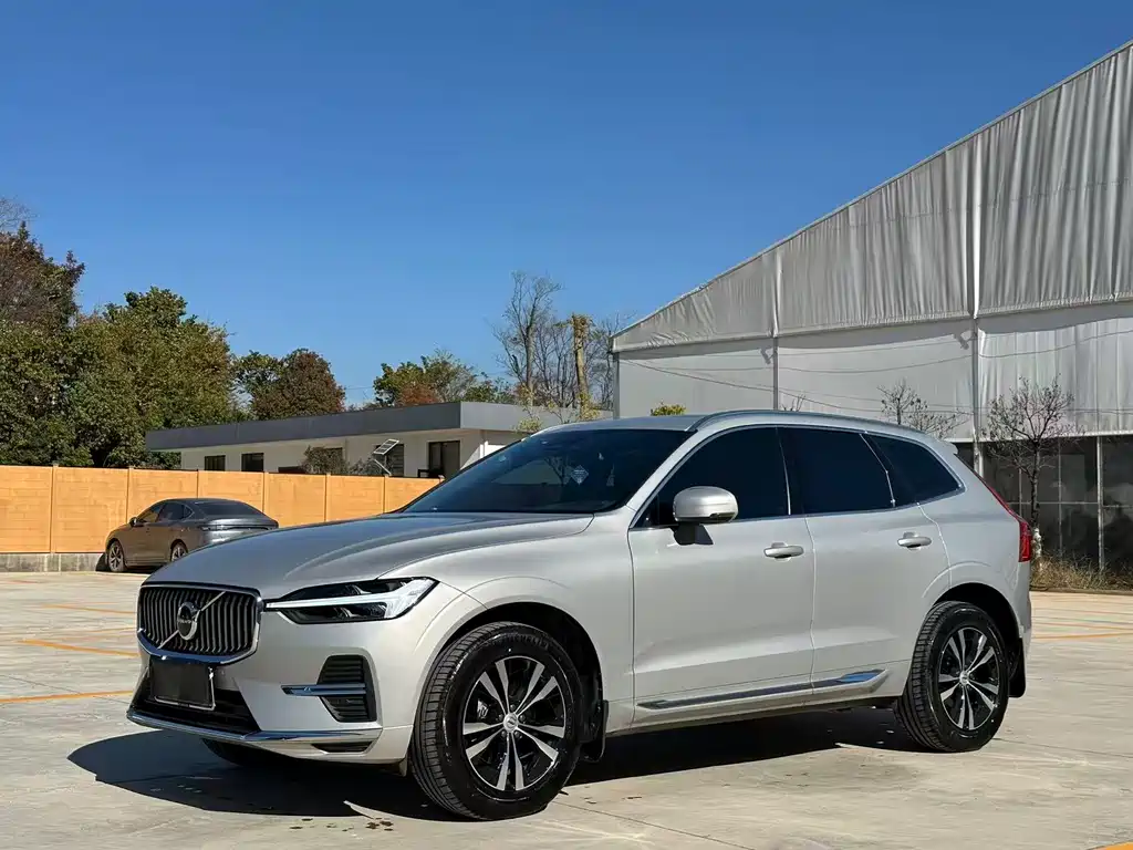 Volvo XC60 2024 — фото 1