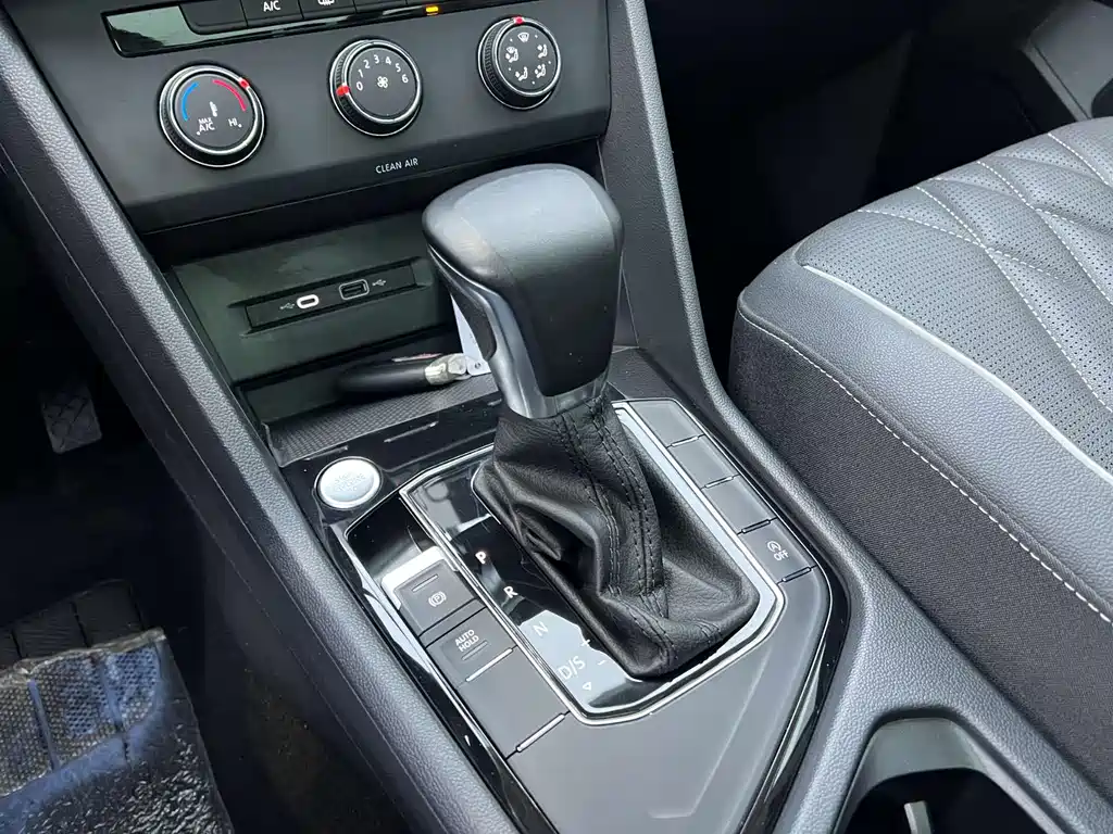 Volkswagen Tiguan L 2023 — фото 28