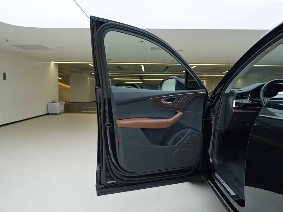 Audi Q7 2023 — фото 16