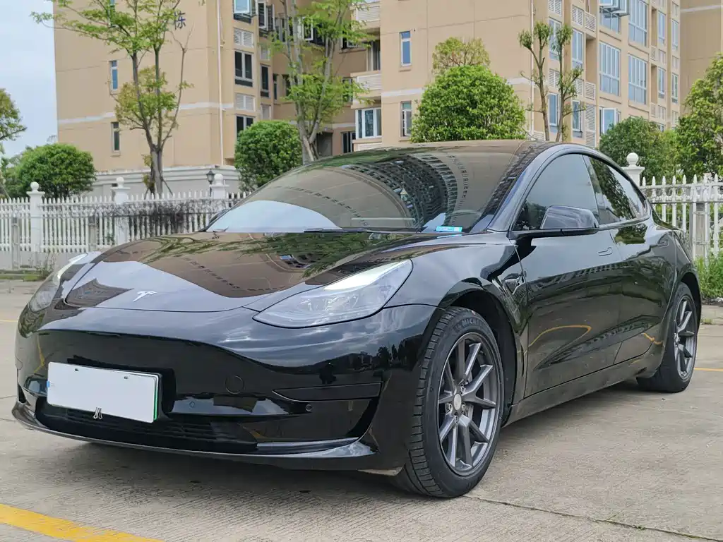 Tesla Model 3 2022 — фото 1