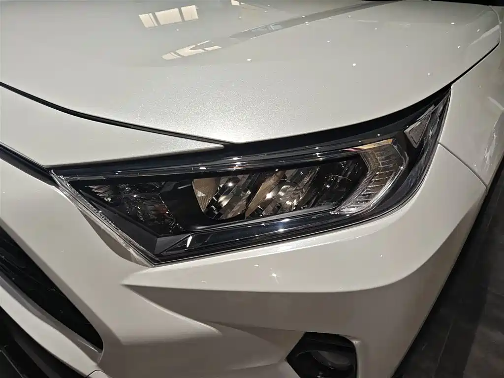 Toyota RAV4 2020 — фото 24