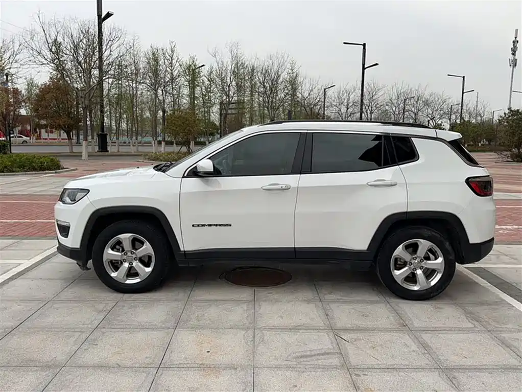 Jeep Compass 2018 — фото 10