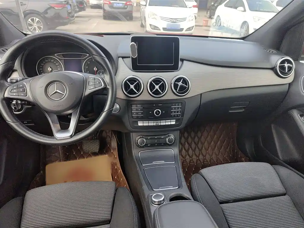 Mercedes-Benz B-Class 2016 — фото 11