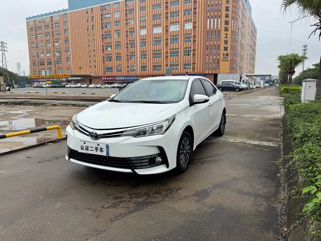 Toyota Corolla 2019 — фото 1