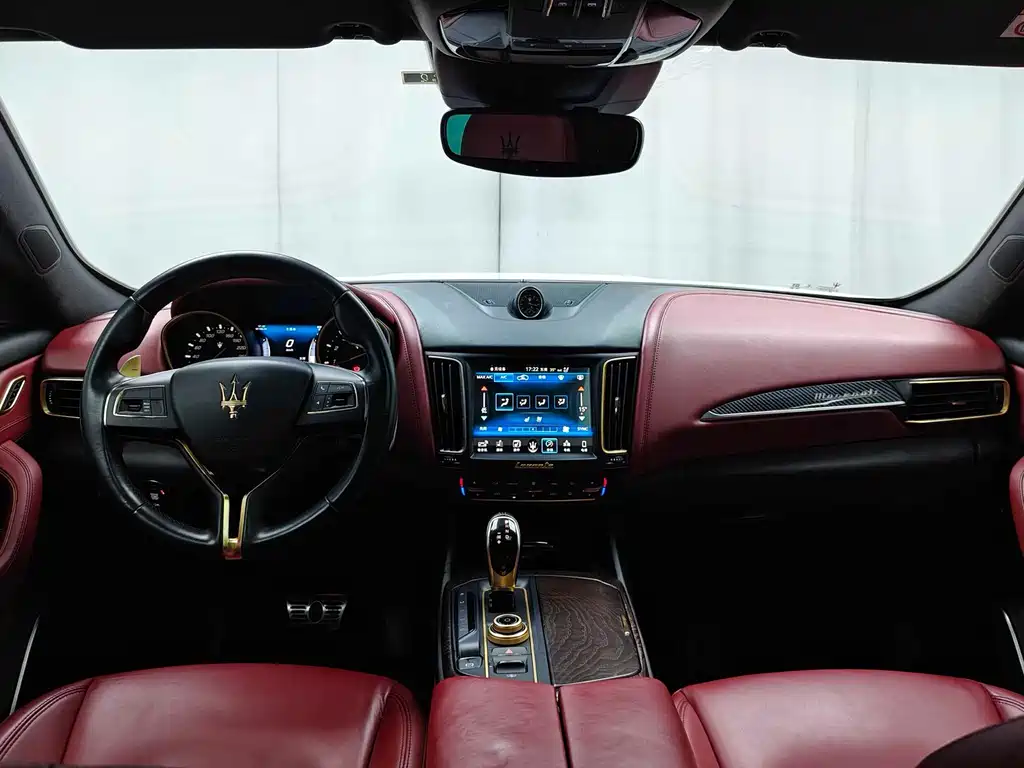 Maserati Levante 2017 — фото 36
