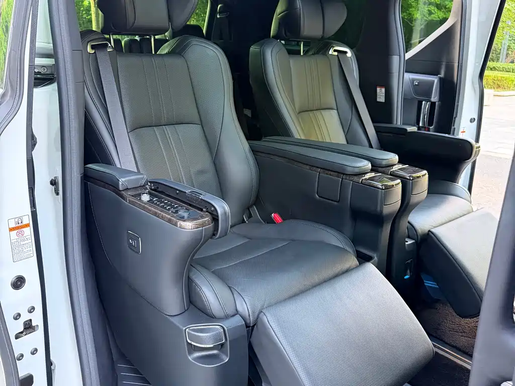 Toyota Alphard 2020 — фото 13