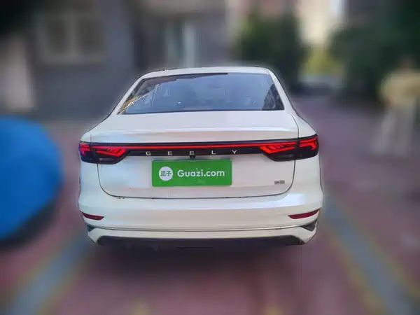 Geely Emgrand 2022