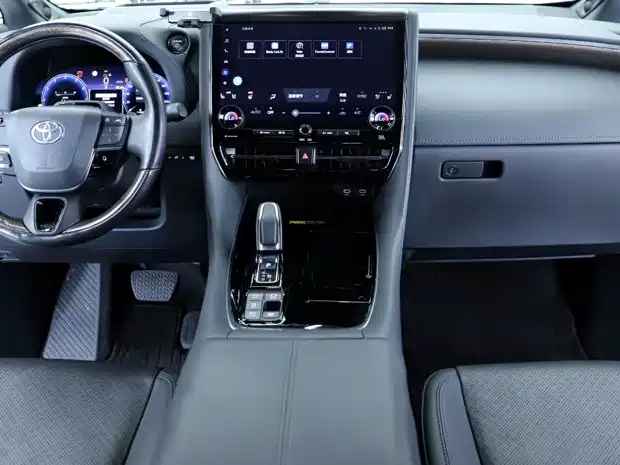 Toyota Alphard 2024 — фото 19