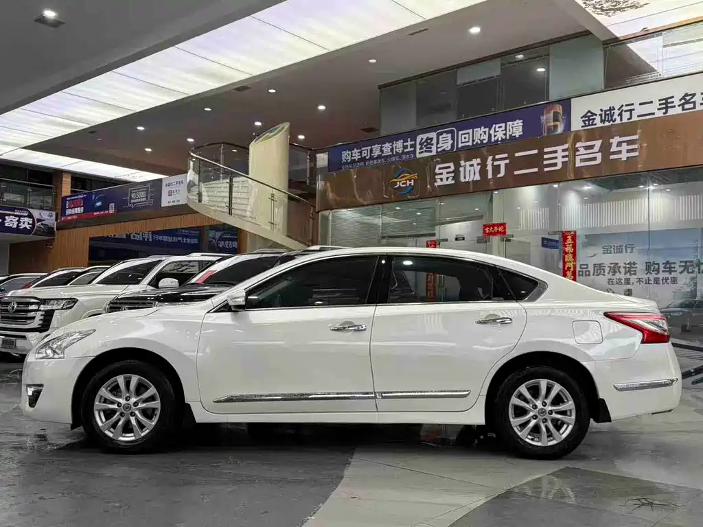 Toyota Corolla 2023 — фото 4