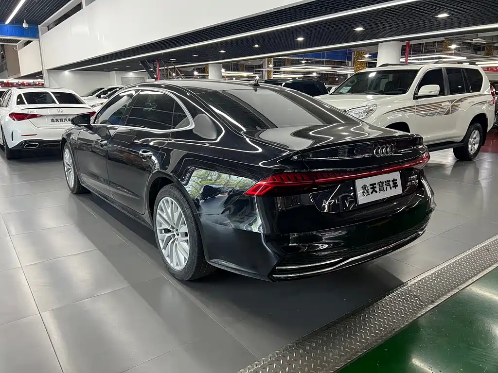 Audi A7L 2023 — фото 2