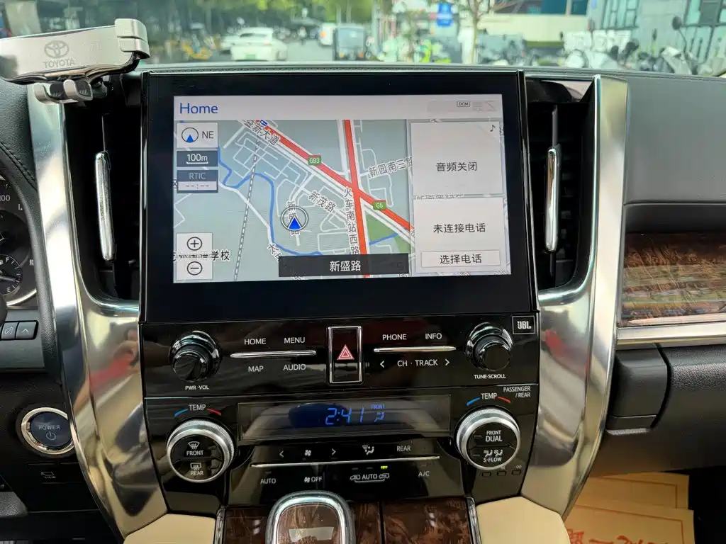 Toyota Alphard 2022 — фото 10