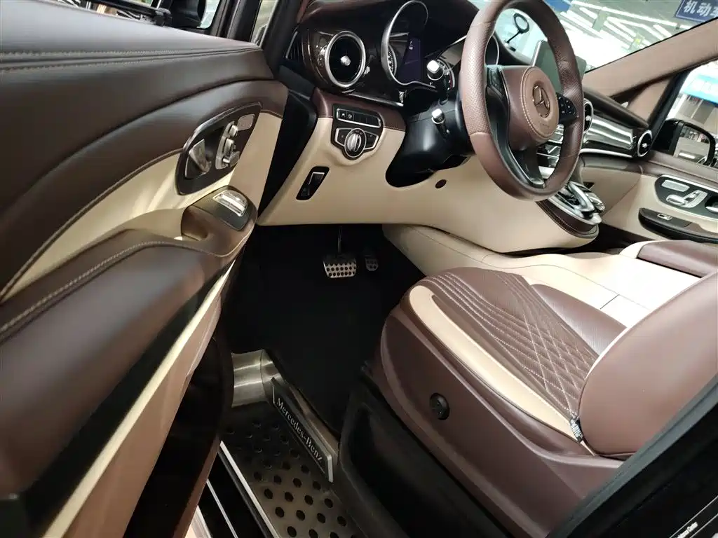 Mercedes-Benz V-Class 2018 — фото 16