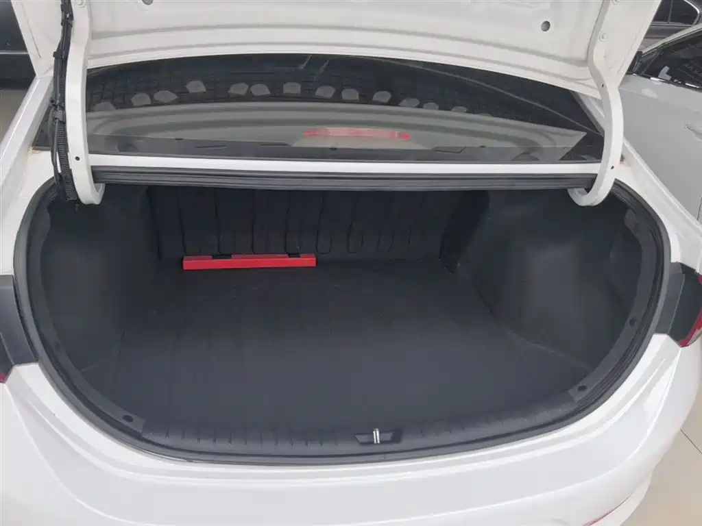 Hyundai Verna 2017 — фото 19