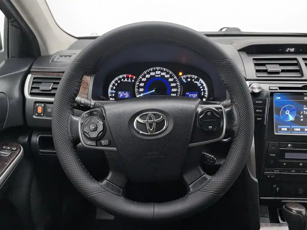 Toyota Camry 2017 — фото 11