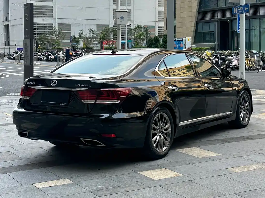 Lexus LS 2013 — фото 22