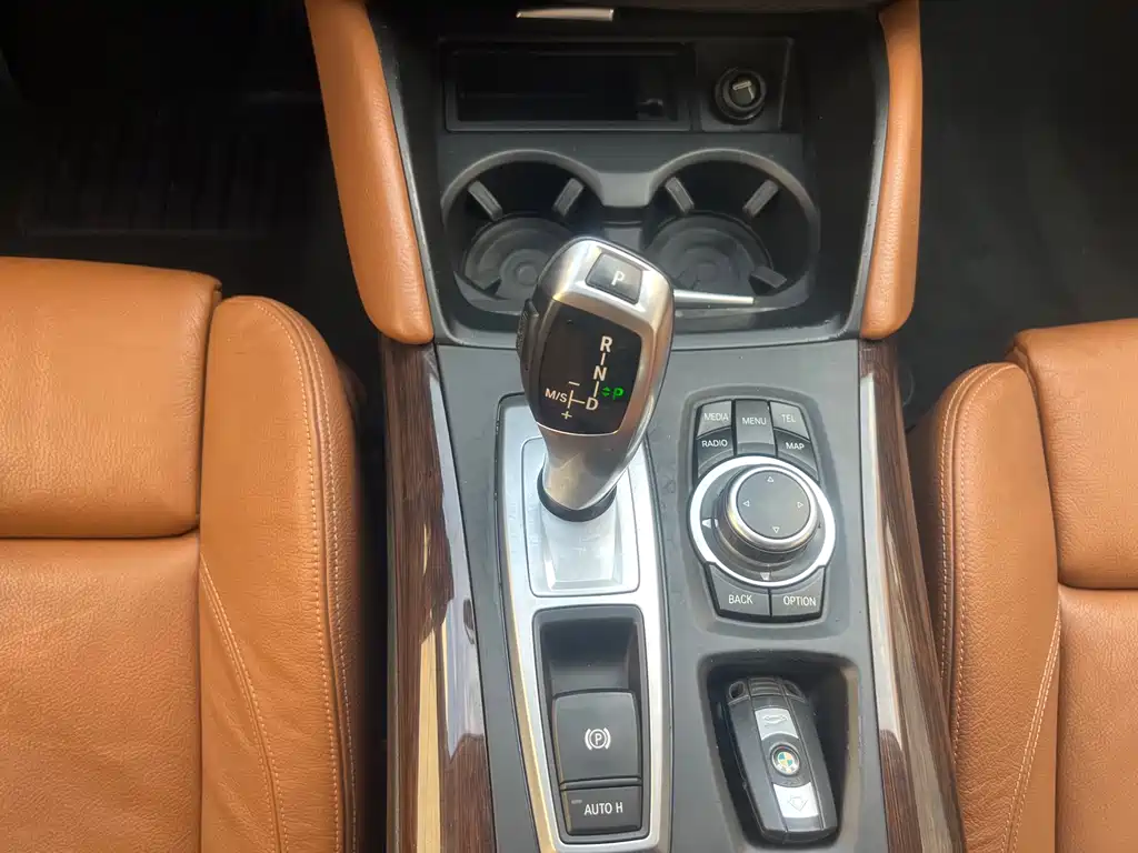 BMW X6 2015 — фото 11