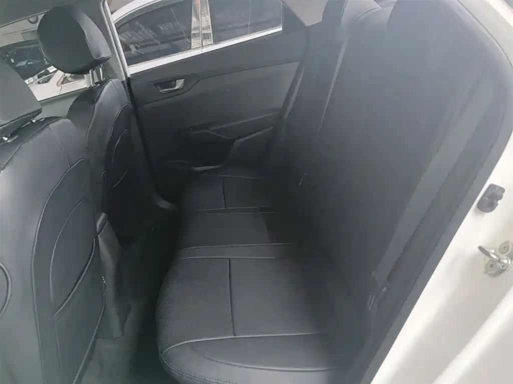 Hyundai Verna 2017 — фото 17