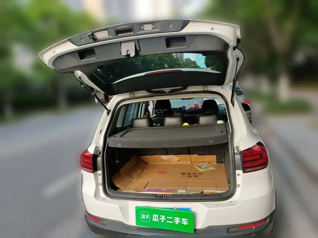 Volkswagen Tiguan 2015 — фото 10