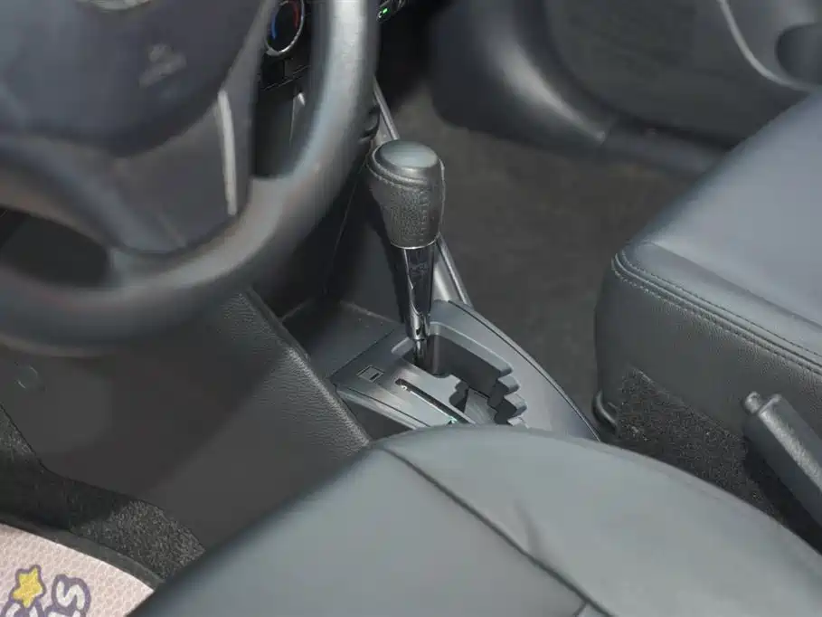 Toyota Yaris L 2018 — фото 12