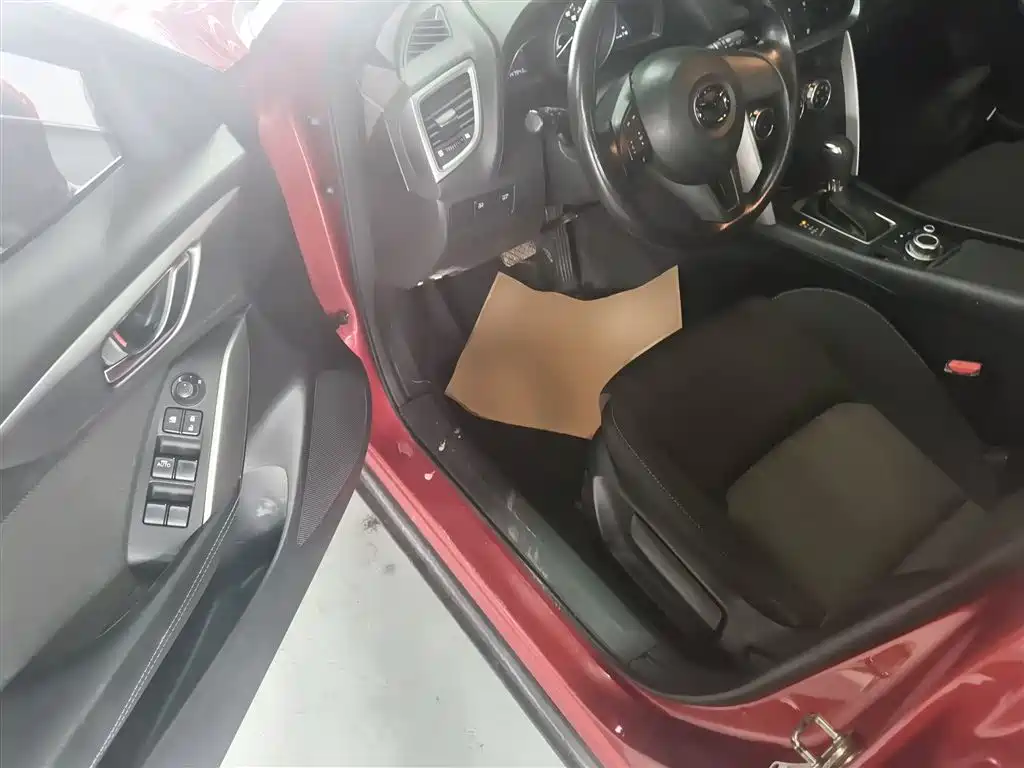 Mazda CX-4 2017 — фото 12