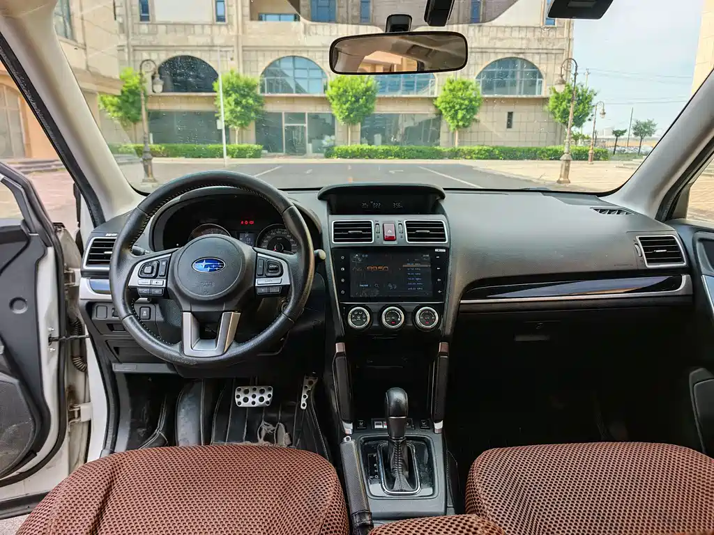 Subaru Forester 2017 — фото 13