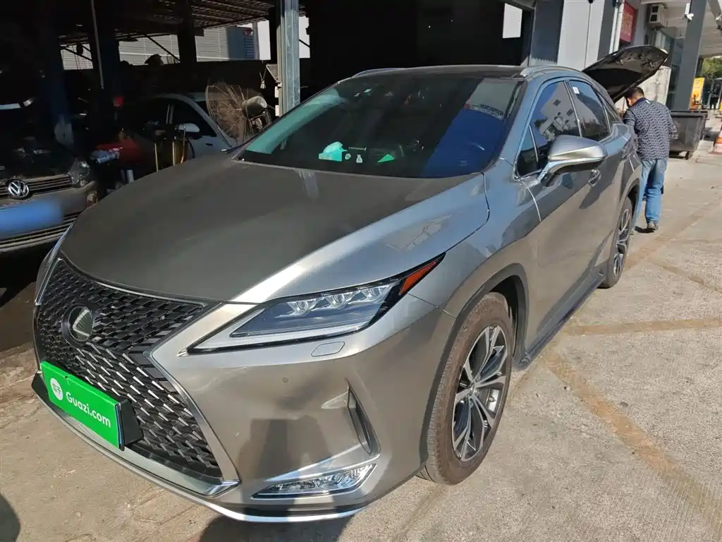 Lexus RX 2022 — фото 1