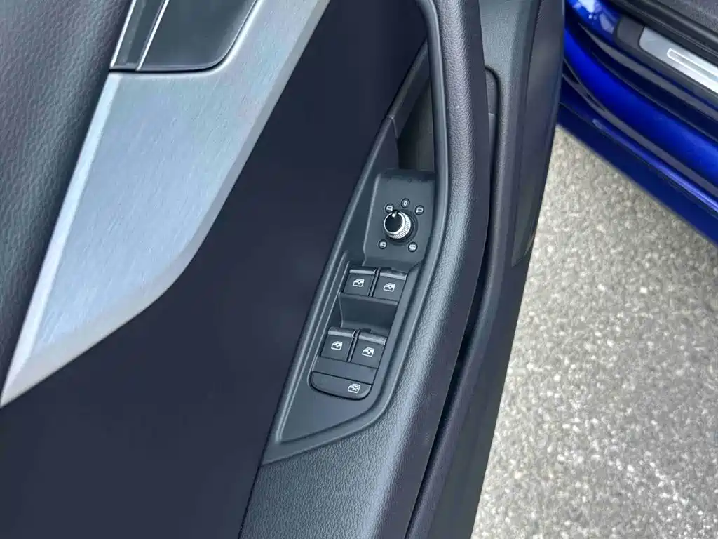 Audi A4L 2018 — фото 11
