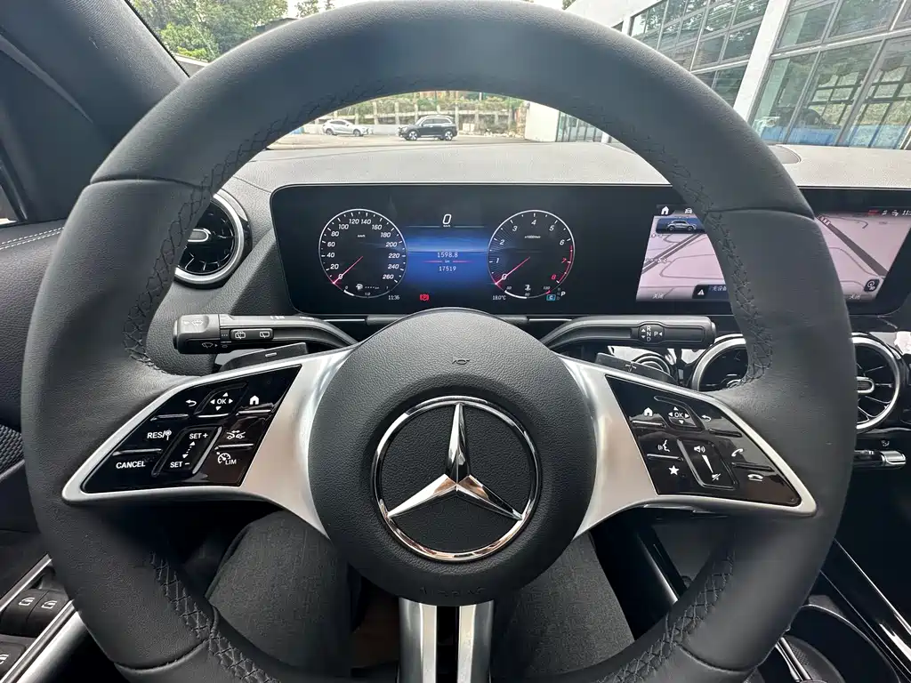 Mercedes-Benz GLA 2024 — фото 13