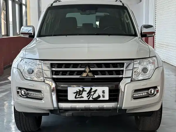 Mitsubishi Pajero 2020