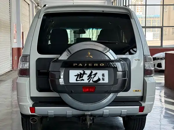 Mitsubishi Pajero 2020