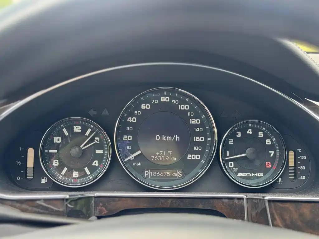 Mercedes-Benz CLS AMG 2010 — фото 13