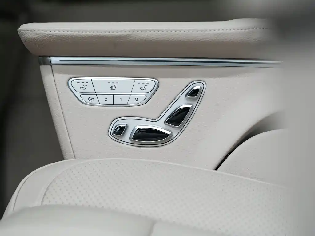 Mercedes-Benz V-Class 2021 — фото 23