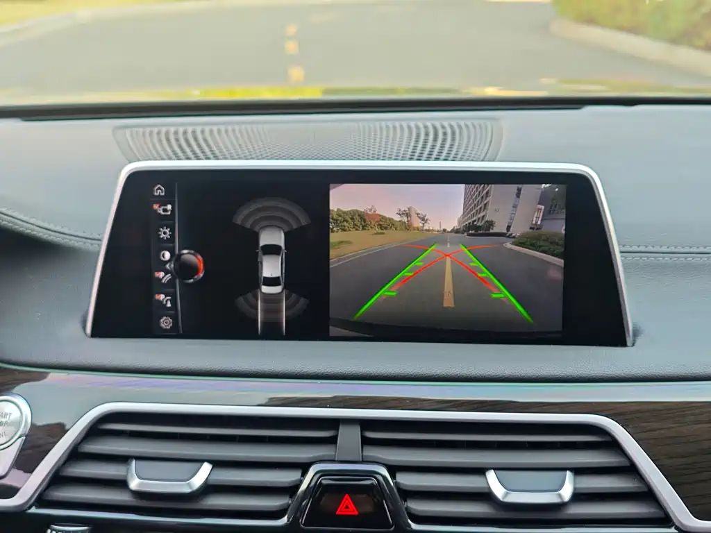 BMW 7 Series 2017 — фото 12