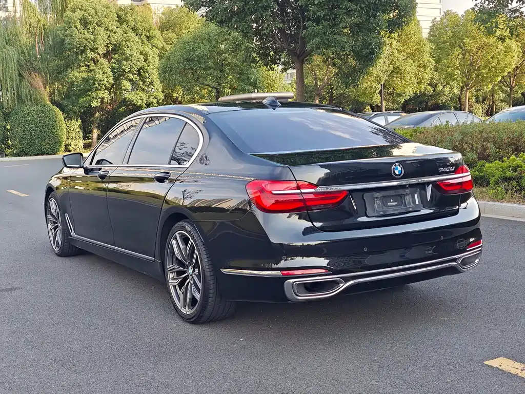 BMW 7 Series 2017 — фото 25