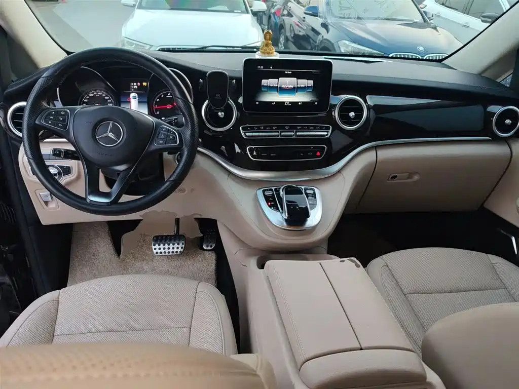 Mercedes-Benz V-Class 2019 — фото 10