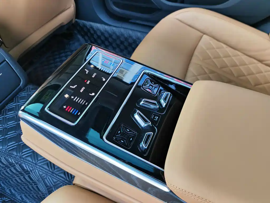 Audi A8 2020 — фото 27