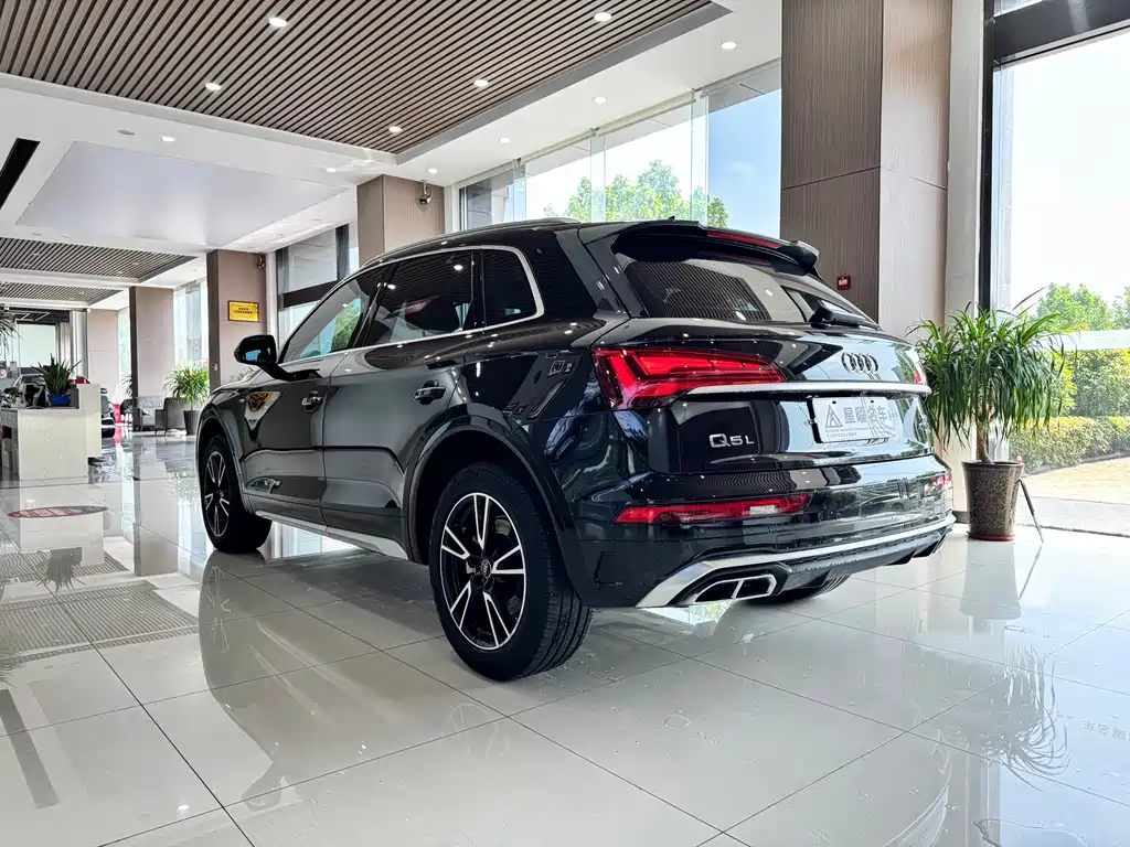 Audi Q5L 2023 — фото 6