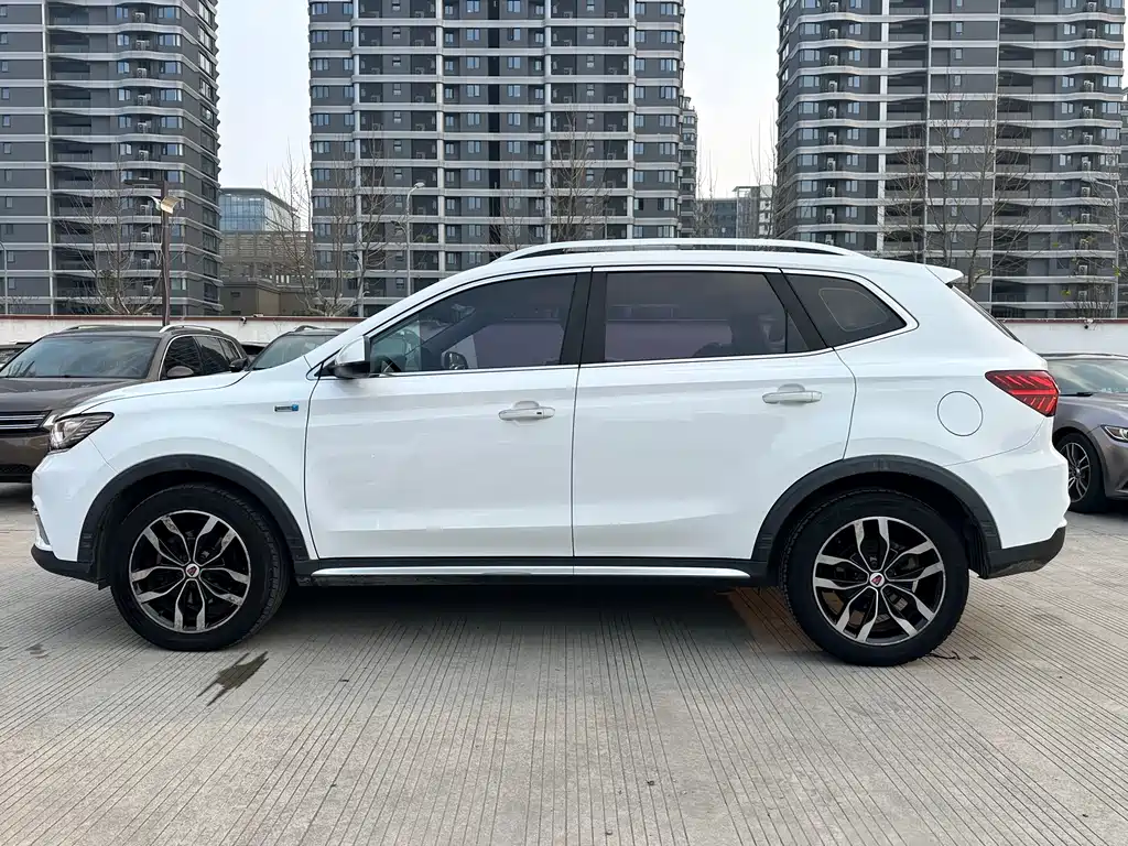 Roewe RX5 2017 — фото 10