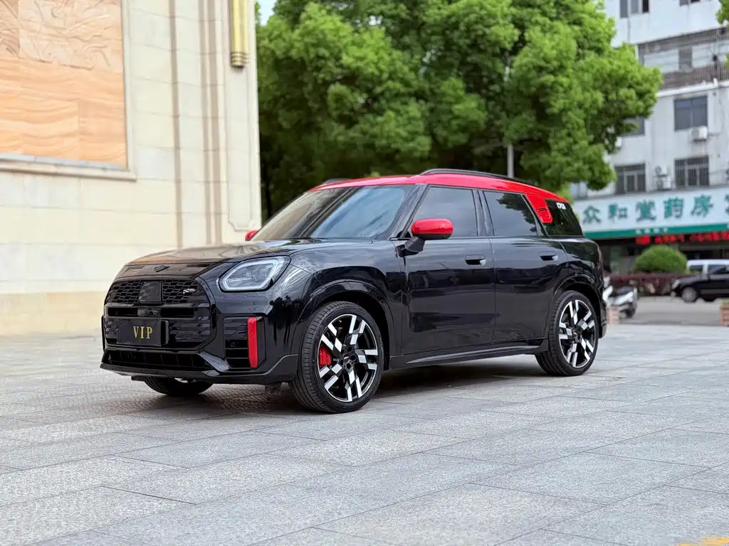 MINI JCW Countryman 2024 — фото 1