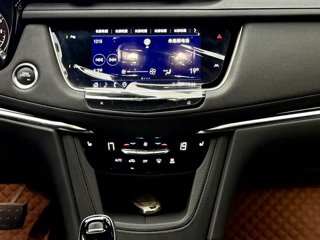 Cadillac XT6 2023 — фото 8