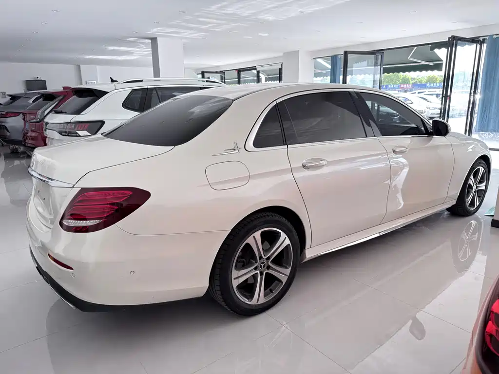 Mercedes-Benz E-Class 2019 — фото 10