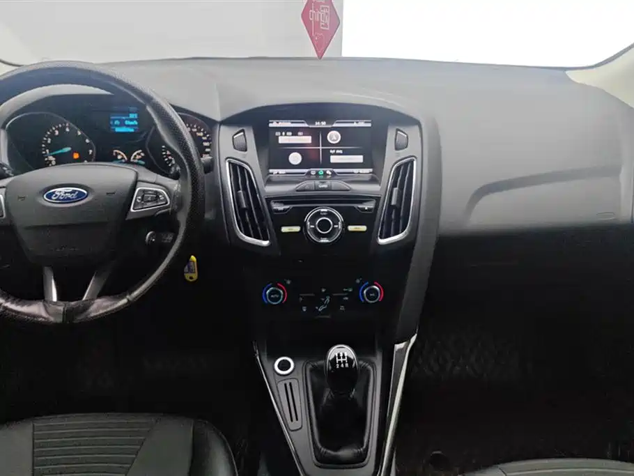 Ford Focus 2015 — фото 13