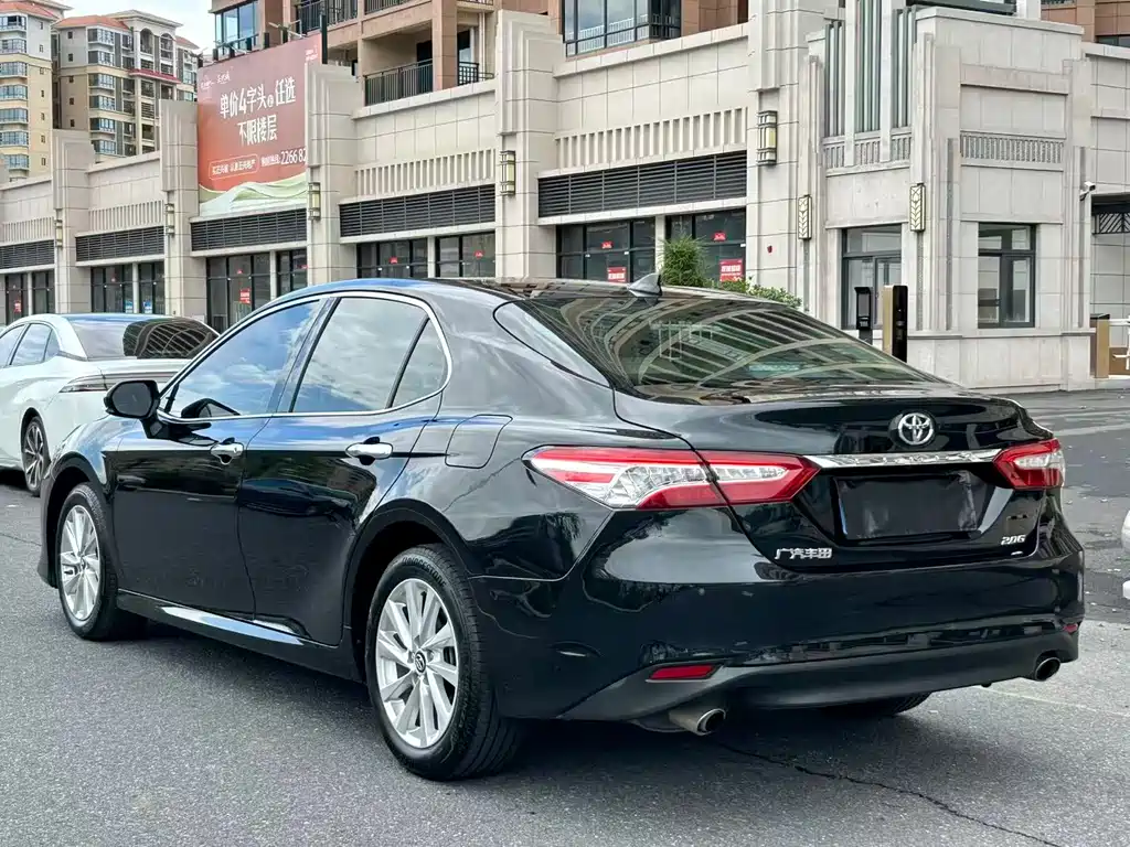 Toyota Camry 2021 — фото 9